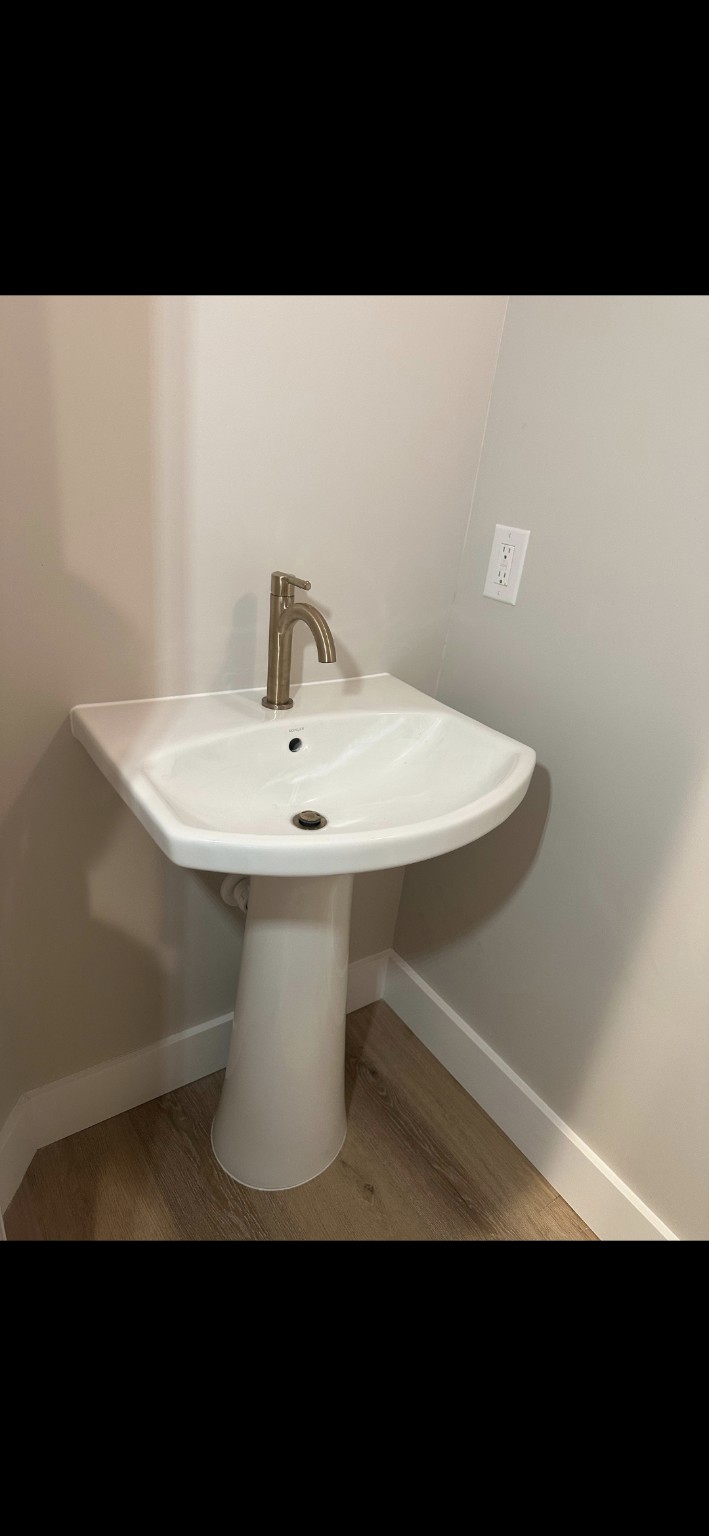 Pedestal sink